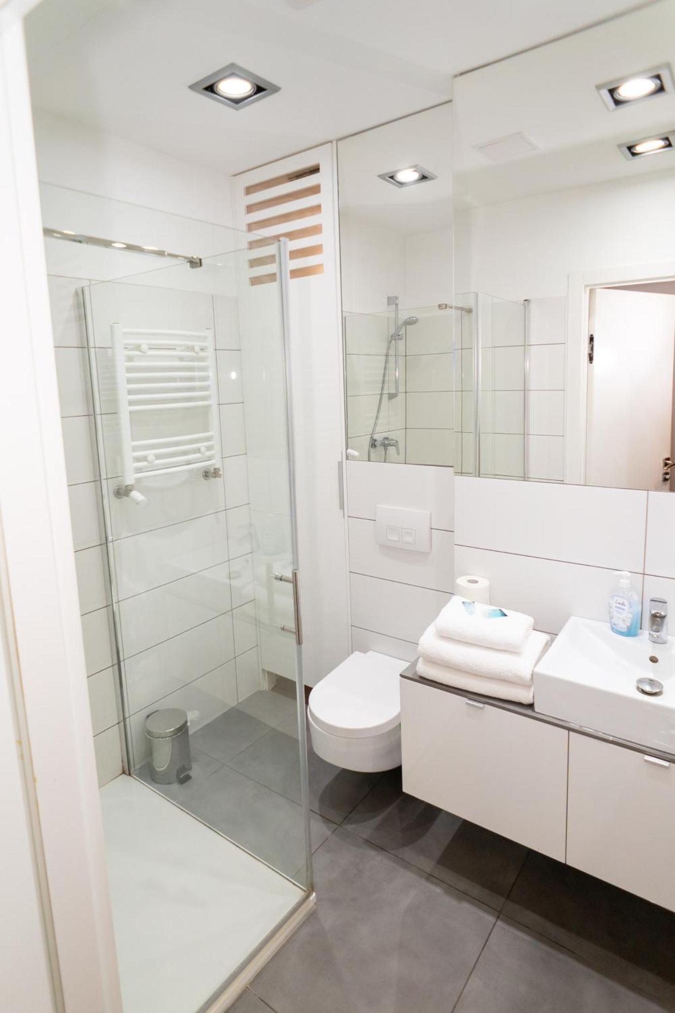 Triton Apartments Varşovia Exterior foto
