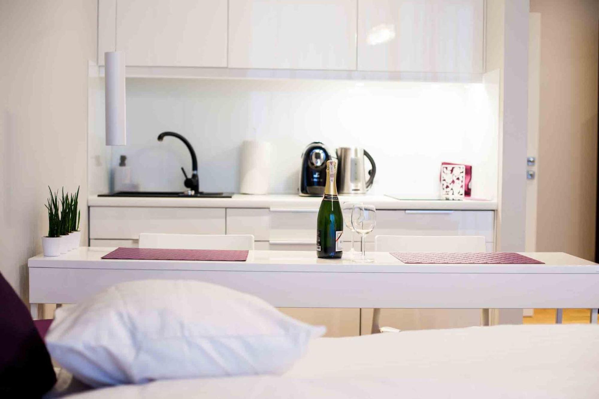 Triton Apartments Varşovia Exterior foto