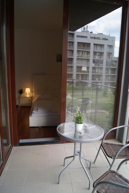 Triton Apartments Varşovia Exterior foto