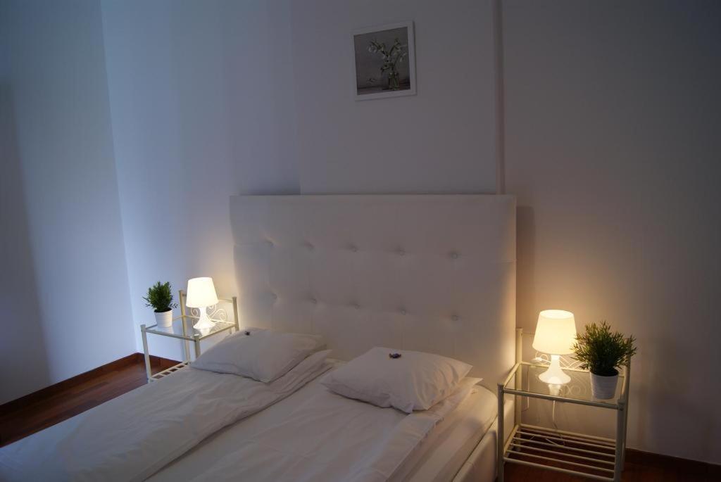 Triton Apartments Varşovia Exterior foto