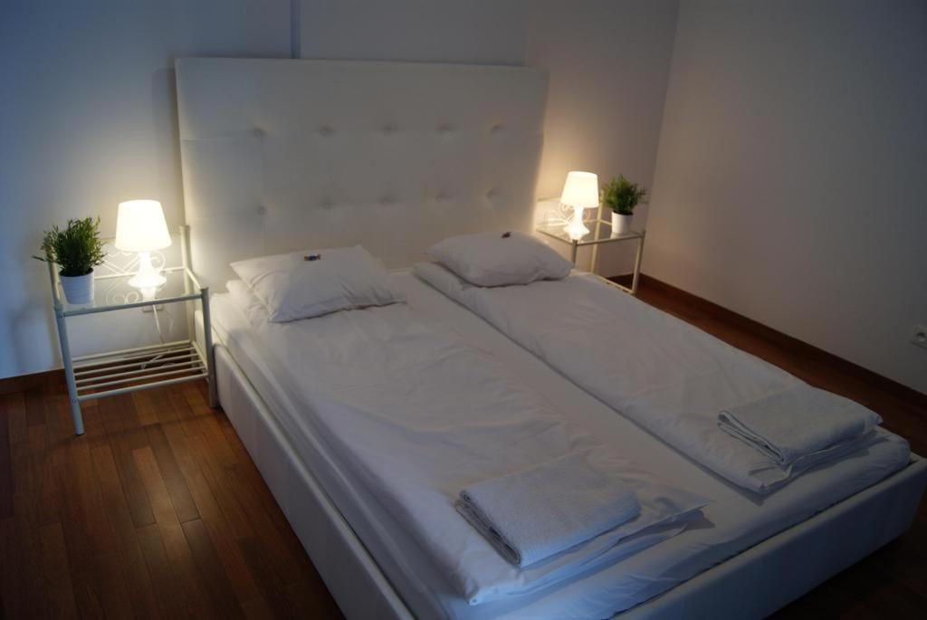 Triton Apartments Varşovia Exterior foto